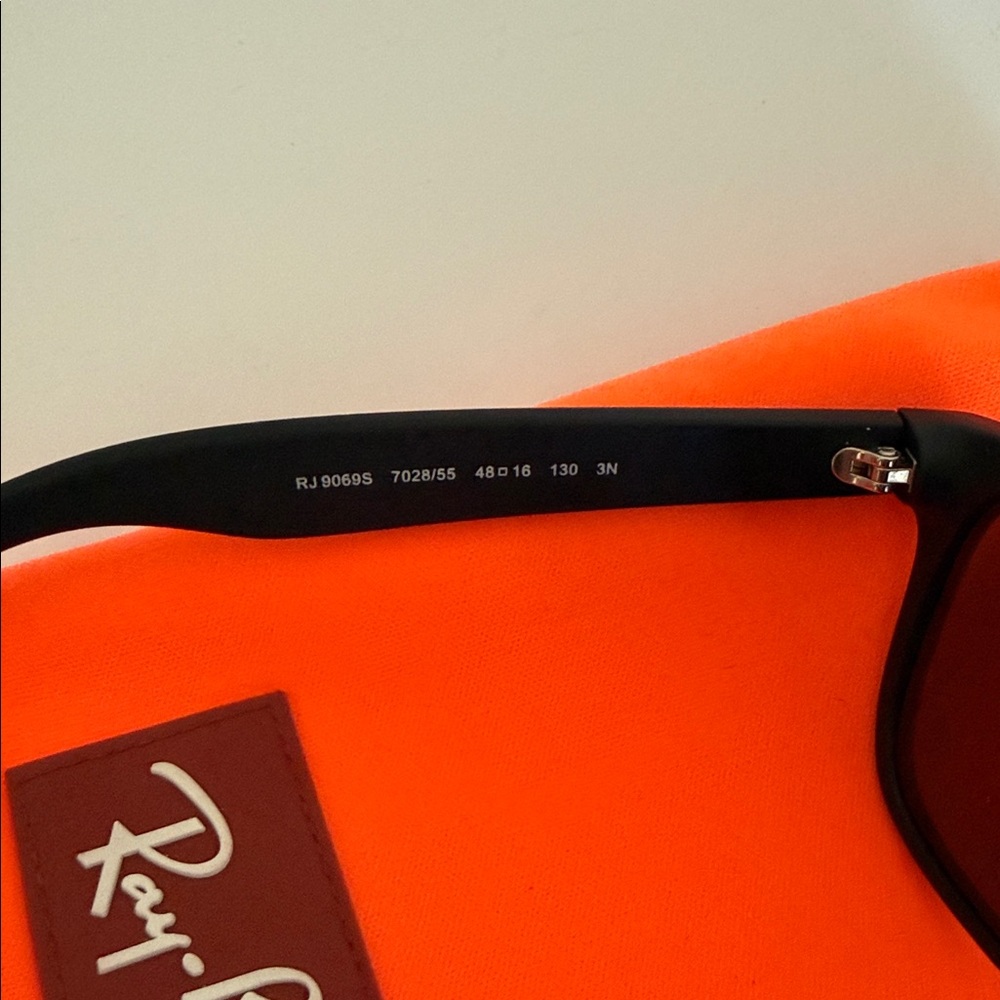 Kids Ray-Ban Black Sunglasses - Picture 4 of 4